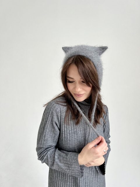 Модные шапки. Шапка с ушками. Шапка зима 2022-2023 женская тренд. Шапка с ушками 2023 тренд. Стильные шапки.